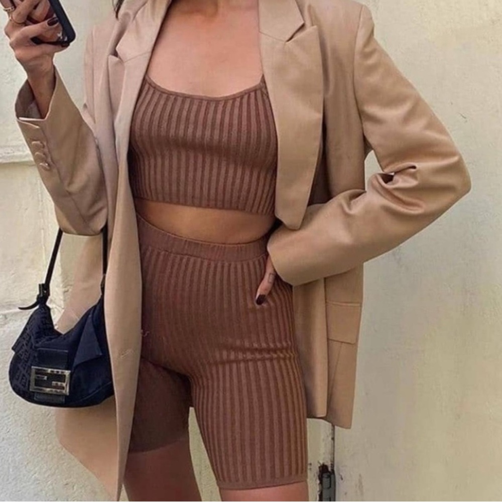 437 FOUR THREE SEVEN Active | Brown Ribbed Crop Top / Short SET | Large